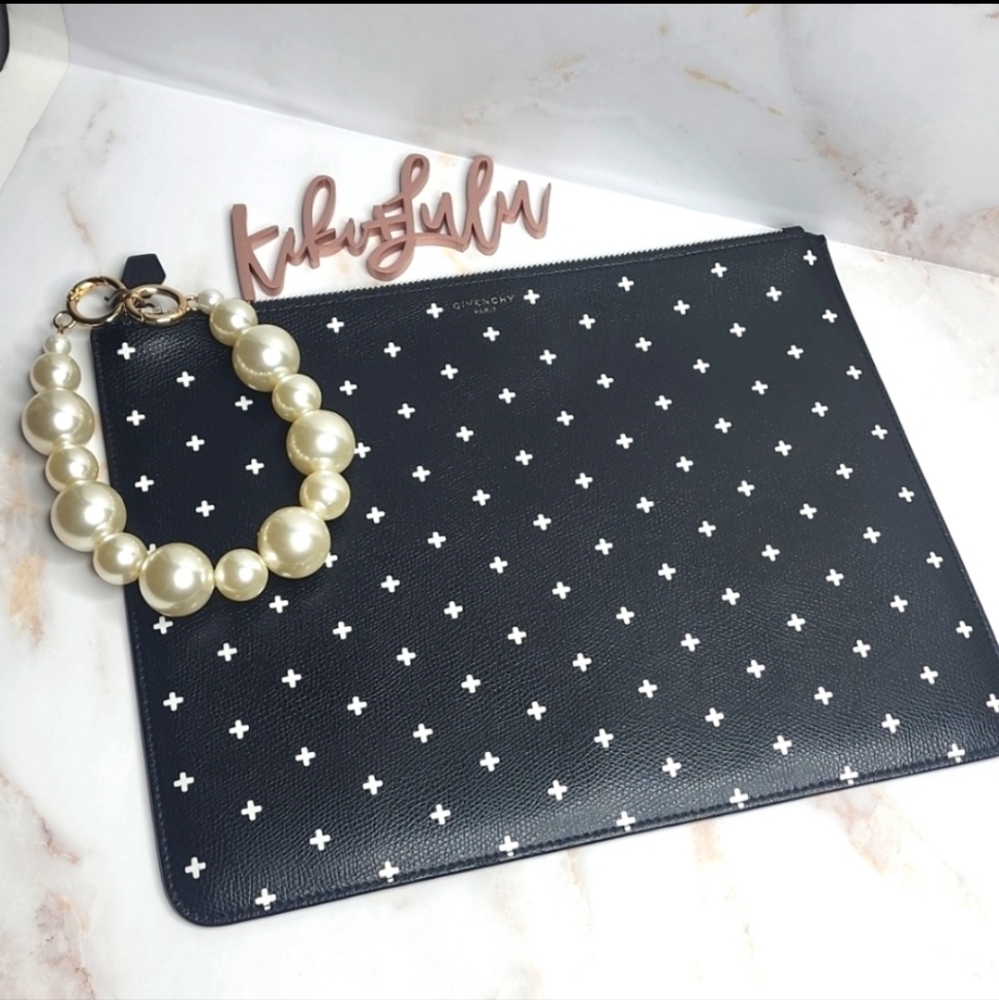 Givenchy printed leather large pouch with added pearl handle and crossbo… - Picture 5 of 15